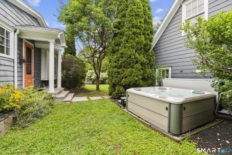 307 Old Post Road Fairfield CT 06824