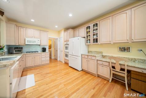 84 Links Way Oxford CT 06478