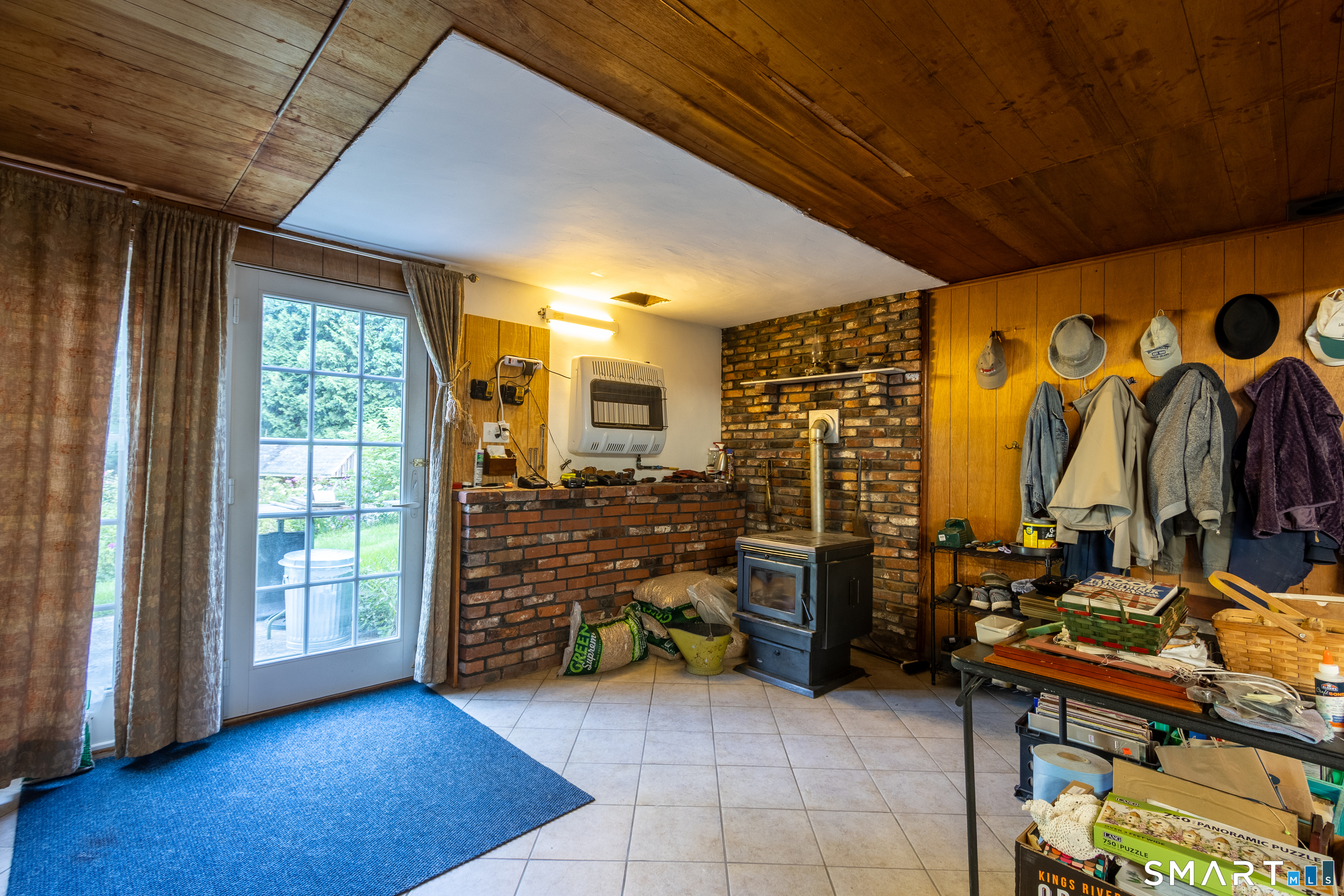 1 Corttiss Road Thompson CT 06255