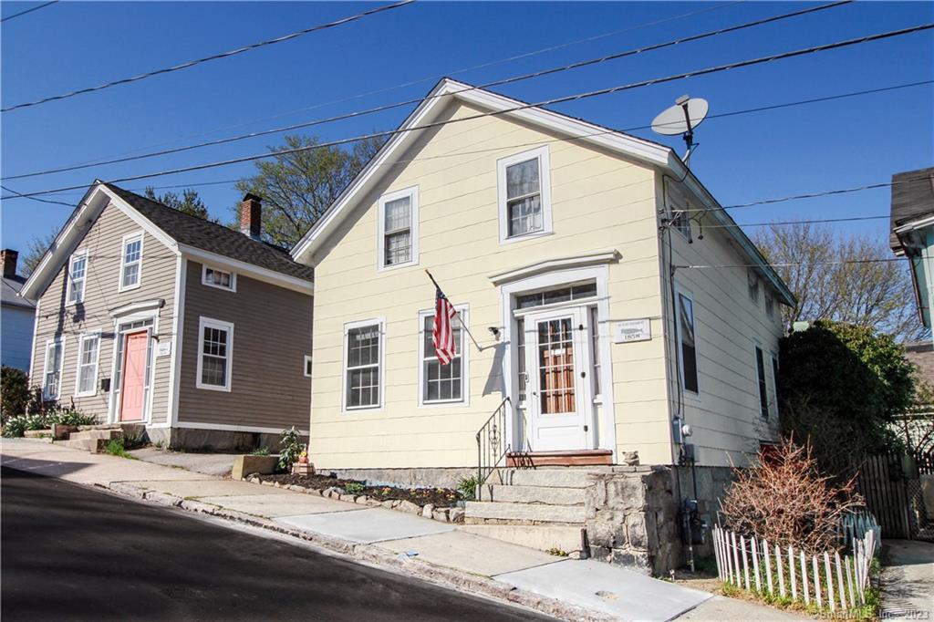 3 Mountain Avenue New London CT 06320