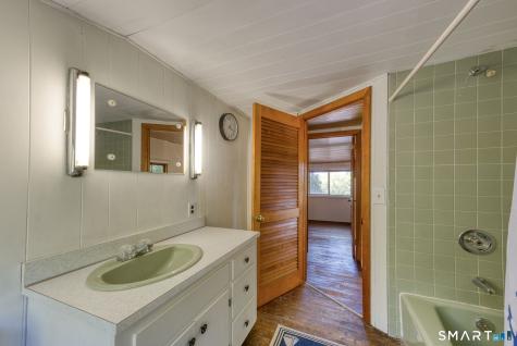 18 Brook Trail East Hampton CT 06424