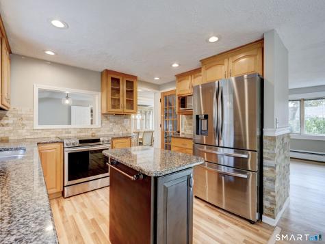 4 Ellis Road Enfield CT 06082