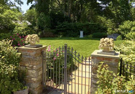 406 Harbor Road Fairfield CT 06890