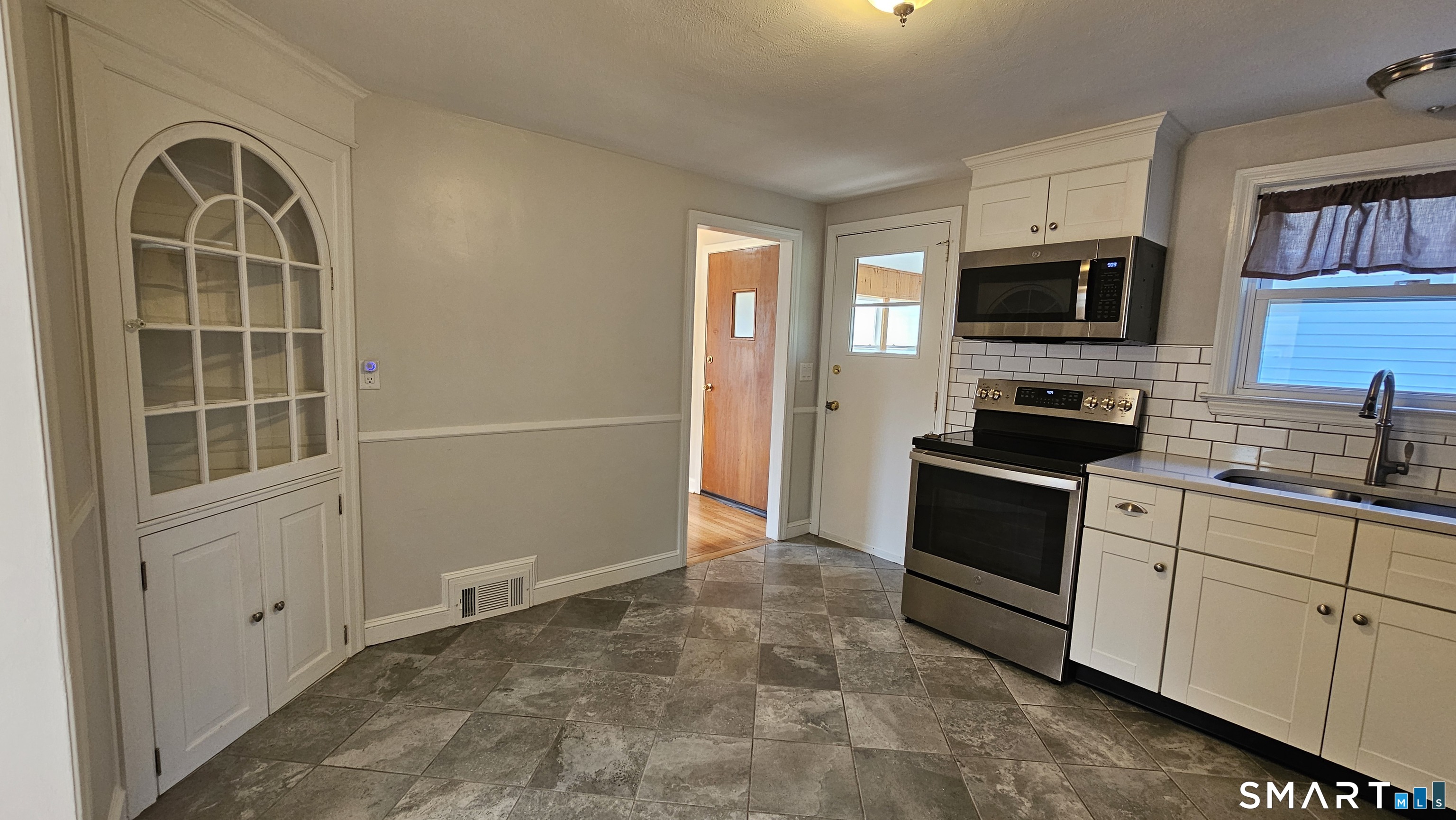73 Knollwood Road West Hartford CT 06110