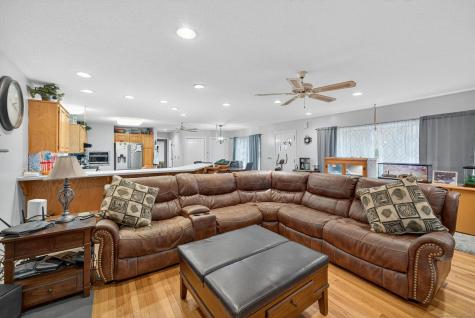 27 North Main Street East Hampton CT 06424