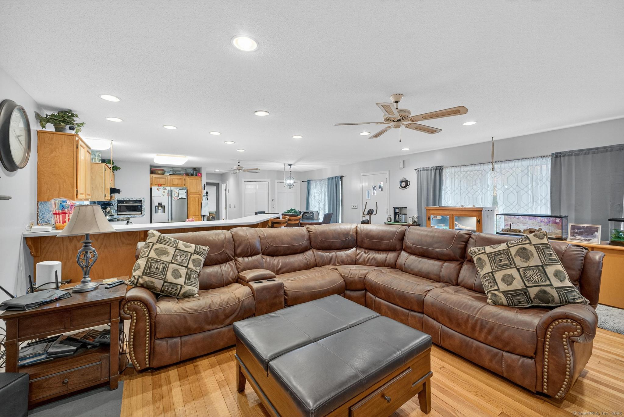 27 North Main Street East Hampton CT 06424