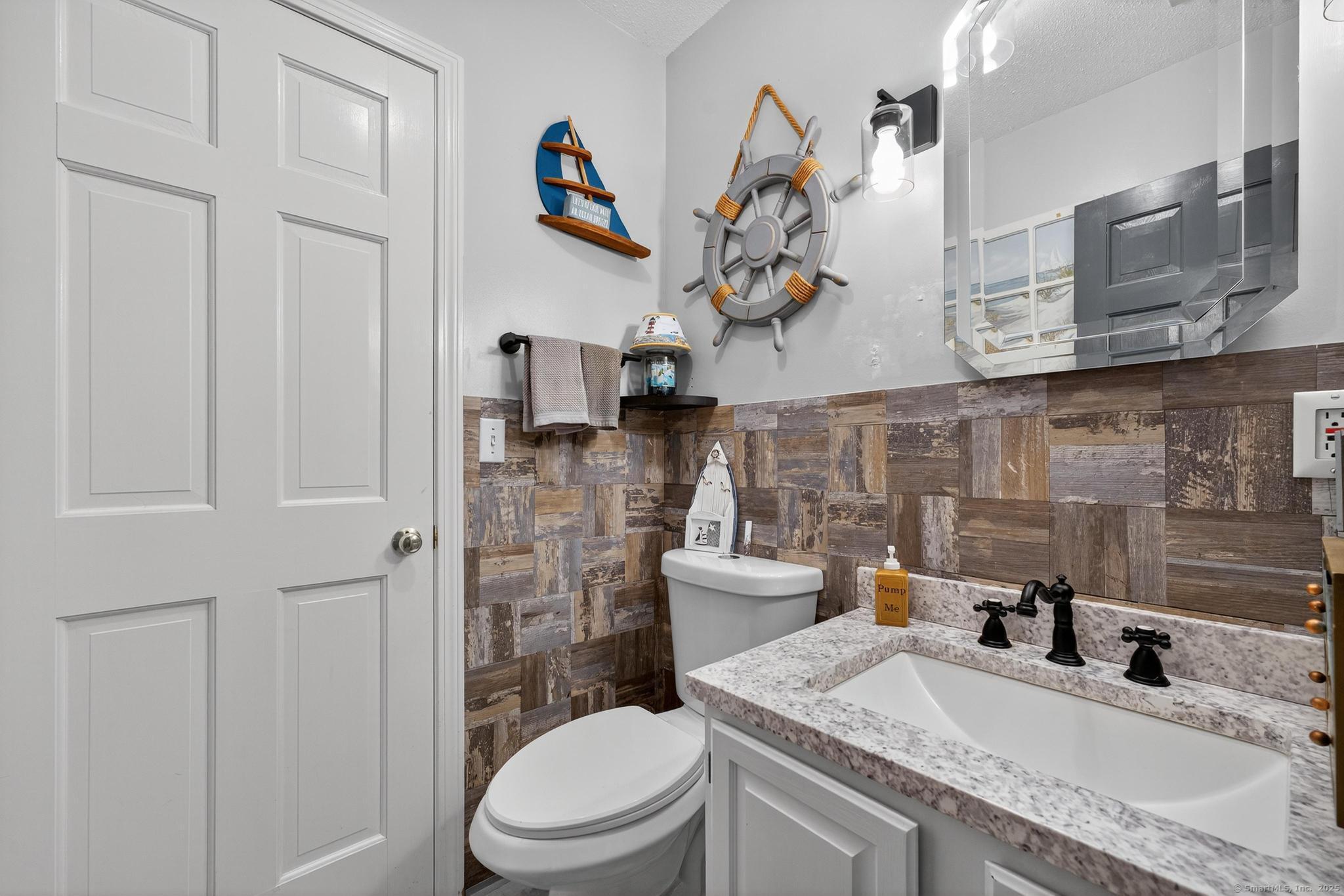 27 North Main Street East Hampton CT 06424