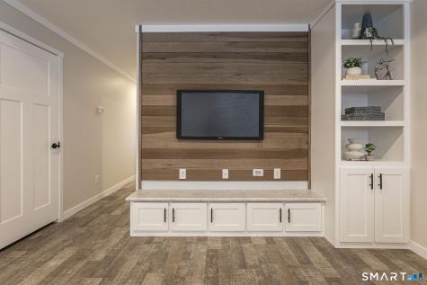 67 Middle Road Enfield CT 06082