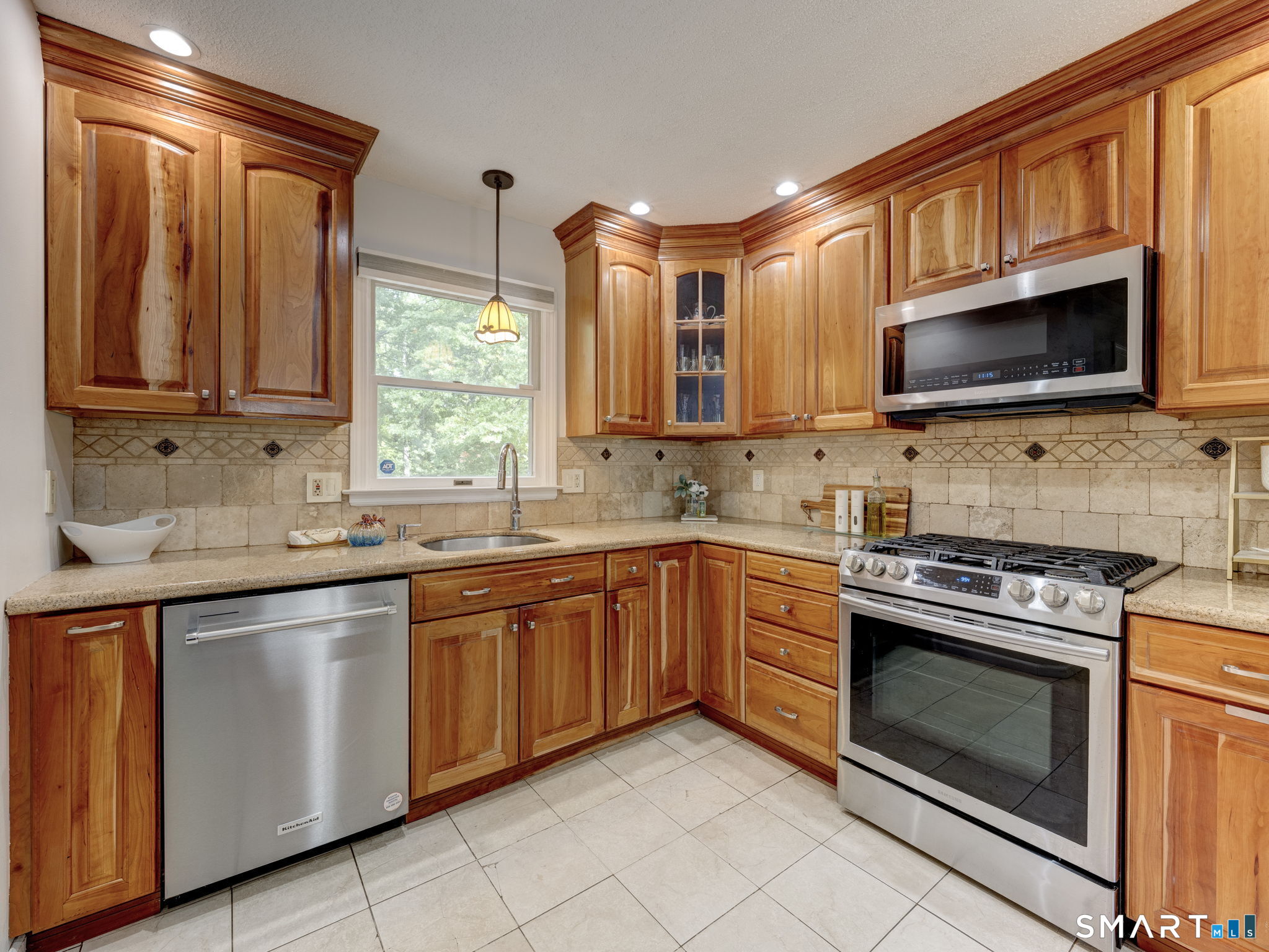 98 St James Street West Hartford CT 06119