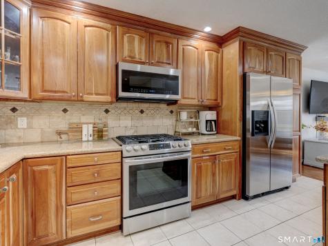 98 St James Street West Hartford CT 06119