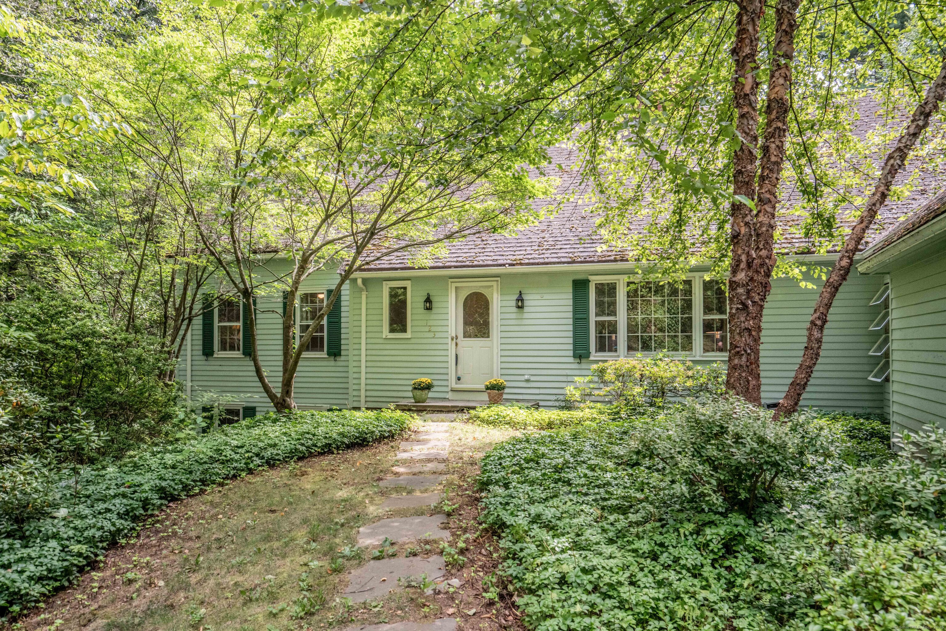 123 Reverknolls Avon CT 06001