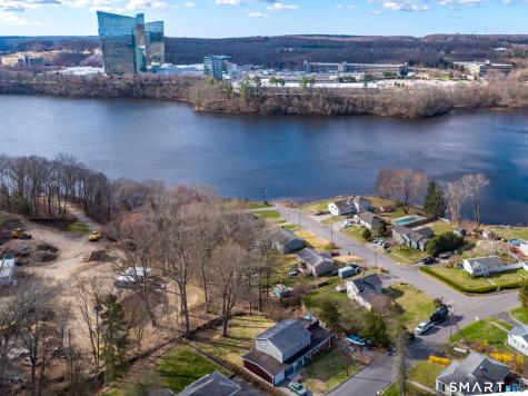 27 Trading Cove Drive Norwich CT 06360