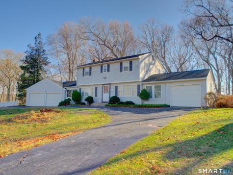 26 Pinecrest Road North Stonington CT 06359