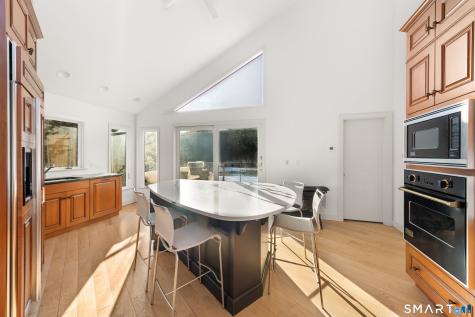 2177 Cross Highway Fairfield CT 06824