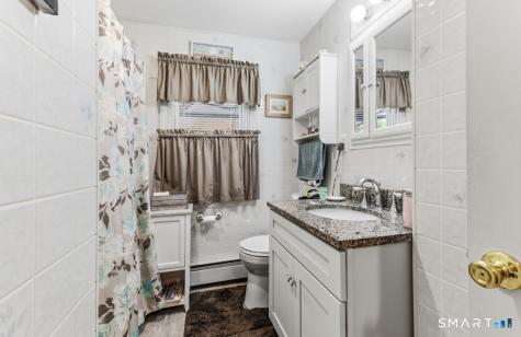 17 Trinity Lane Windsor Locks CT 06096