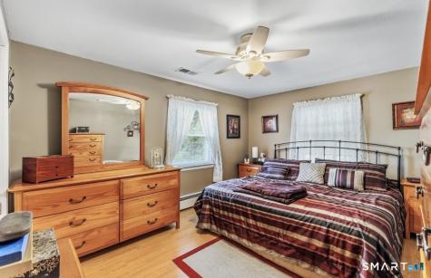 17 Trinity Lane Windsor Locks CT 06096