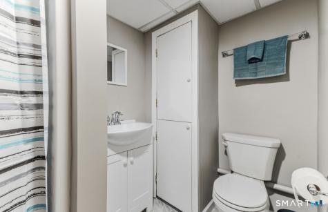 17 Trinity Lane Windsor Locks CT 06096