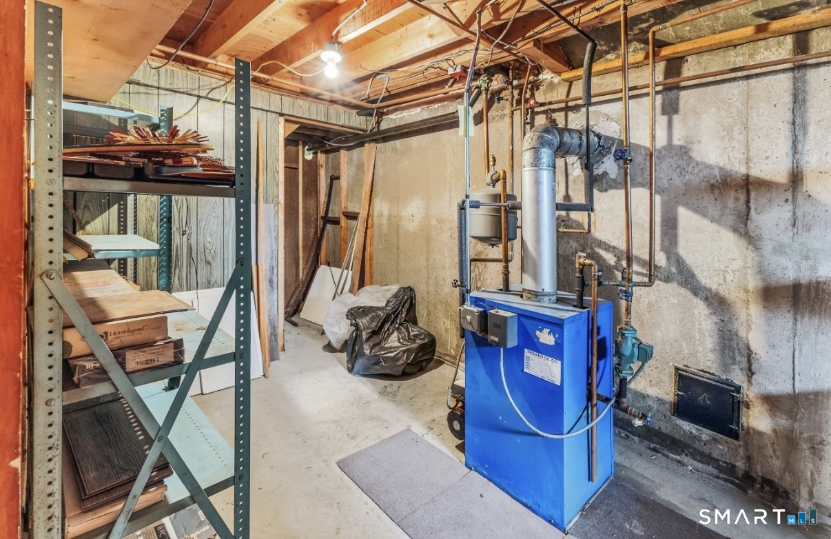 17 Trinity Lane Windsor Locks CT 06096