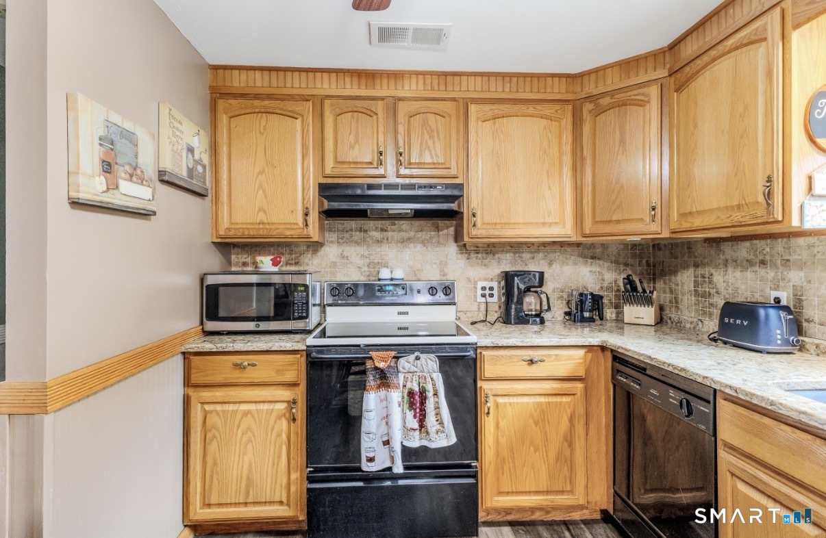 17 Trinity Lane Windsor Locks CT 06096