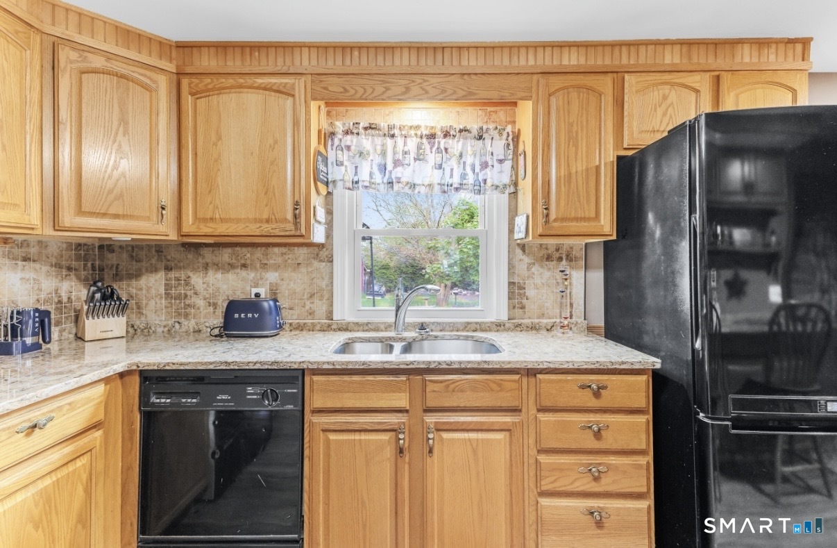 17 Trinity Lane Windsor Locks CT 06096