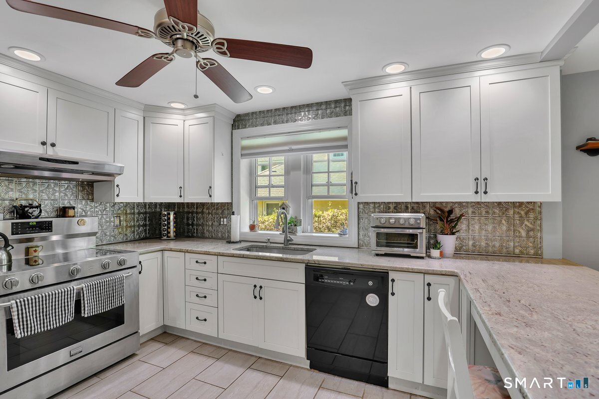 17 Trumbull Place North Haven CT 06473