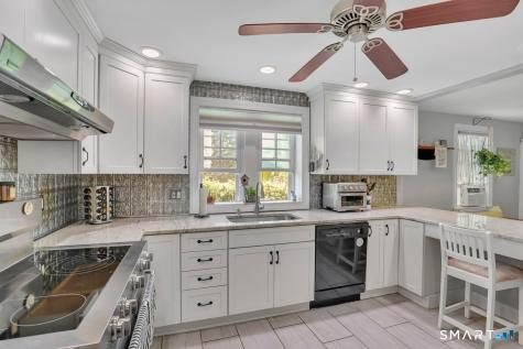 17 Trumbull Place North Haven CT 06473