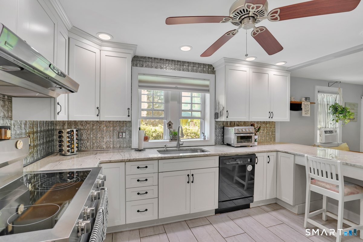 17 Trumbull Place North Haven CT 06473