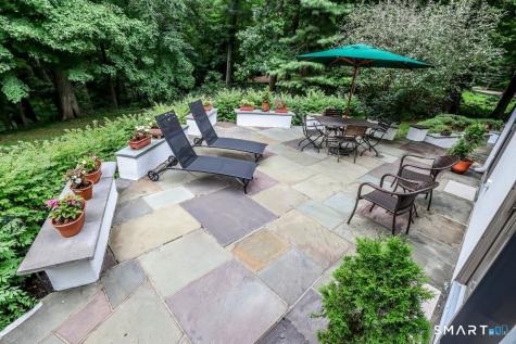 5 Dry River Court Redding CT 06896