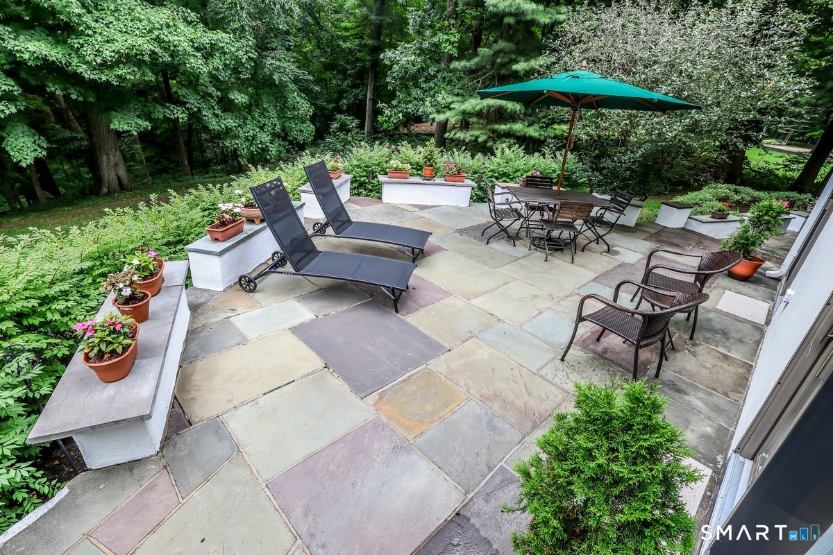 5 Dry River Court Redding CT 06896