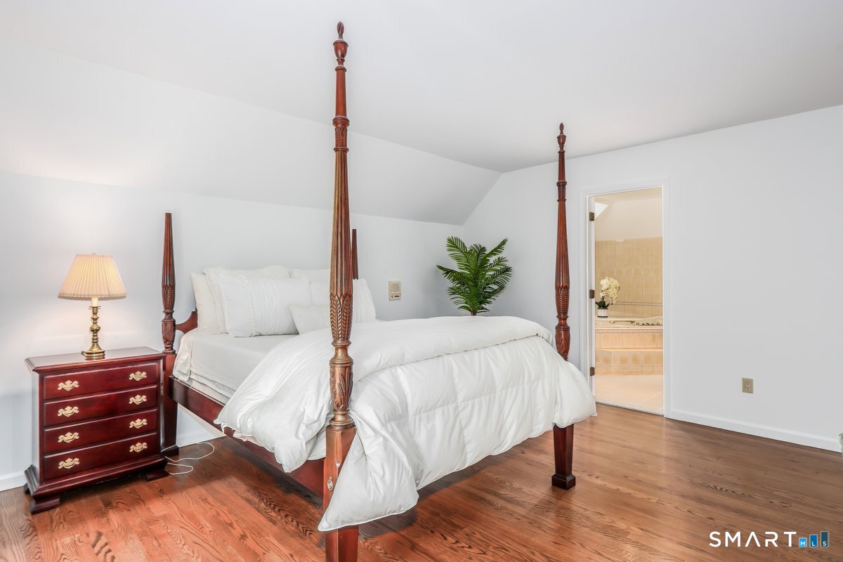 5 Dry River Court Redding CT 06896