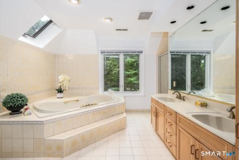5 Dry River Court Redding CT 06896