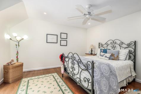 5 Dry River Court Redding CT 06896