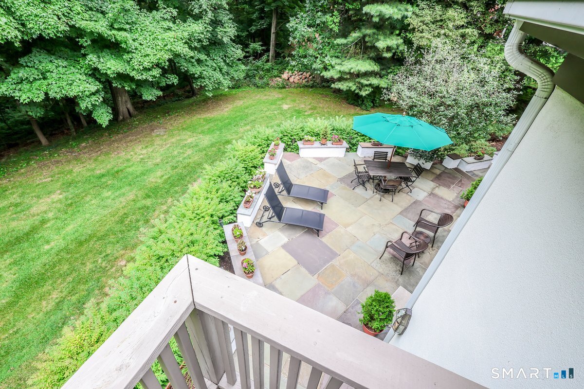5 Dry River Court Redding CT 06896
