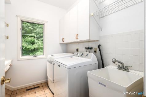 5 Dry River Court Redding CT 06896