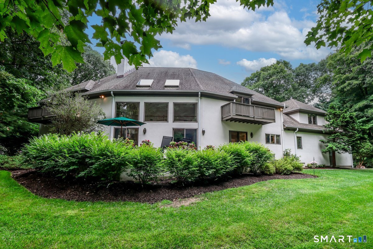 5 Dry River Court Redding CT 06896