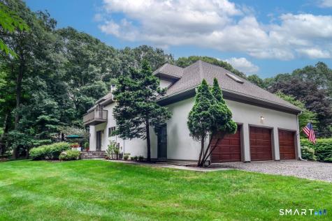 5 Dry River Court Redding CT 06896