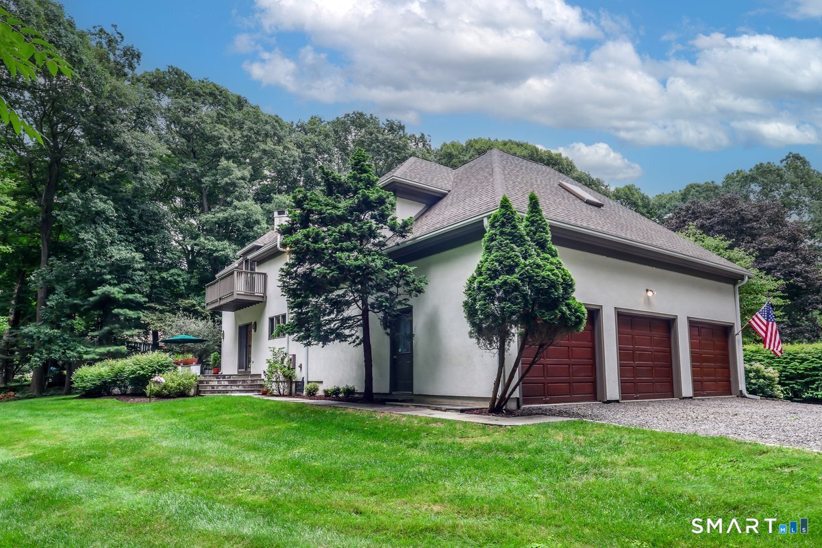 5 Dry River Court Redding CT 06896
