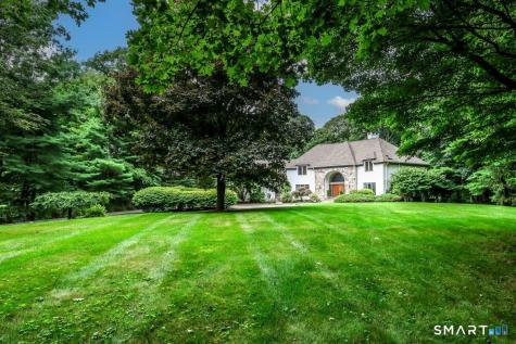 5 Dry River Court Redding CT 06896