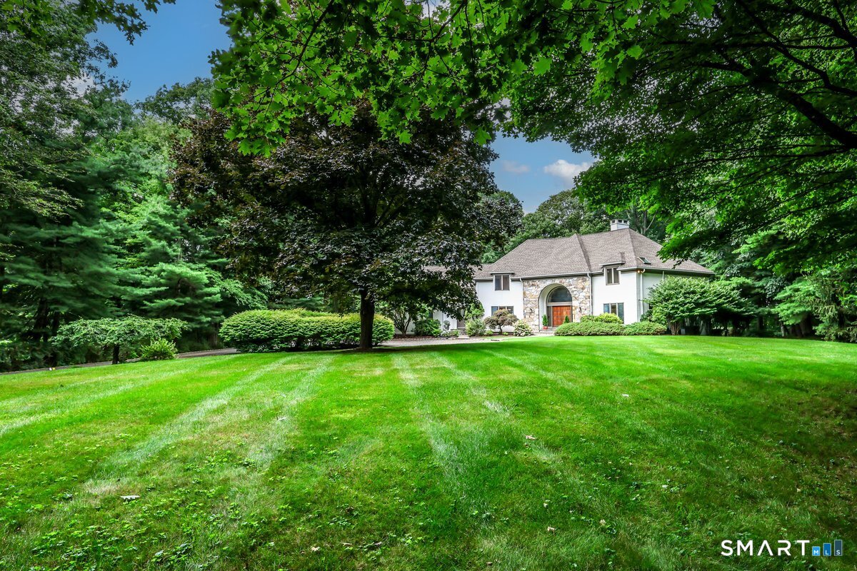 5 Dry River Court Redding CT 06896