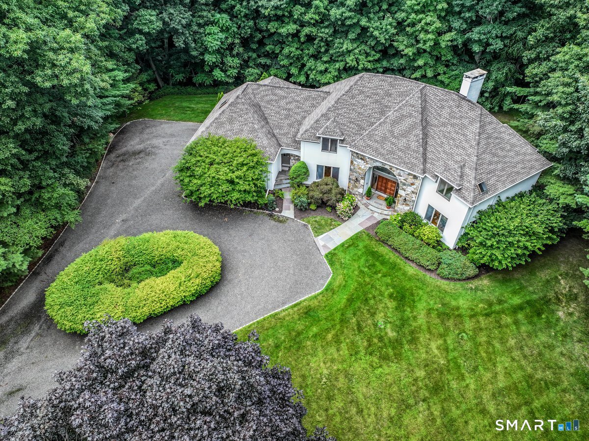 5 Dry River Court Redding CT 06896