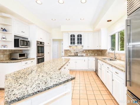 5 Dry River Court Redding CT 06896