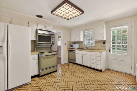44 Lawrence Avenue Avon CT 06001
