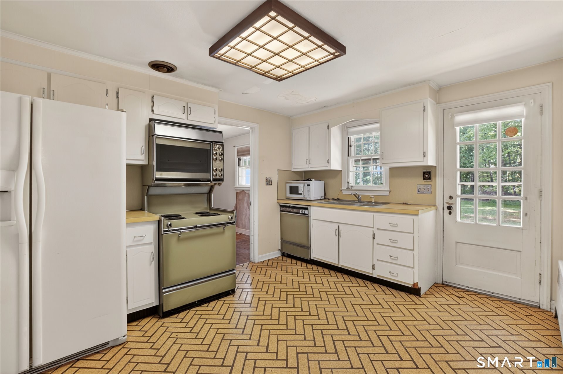 44 Lawrence Avenue Avon CT 06001