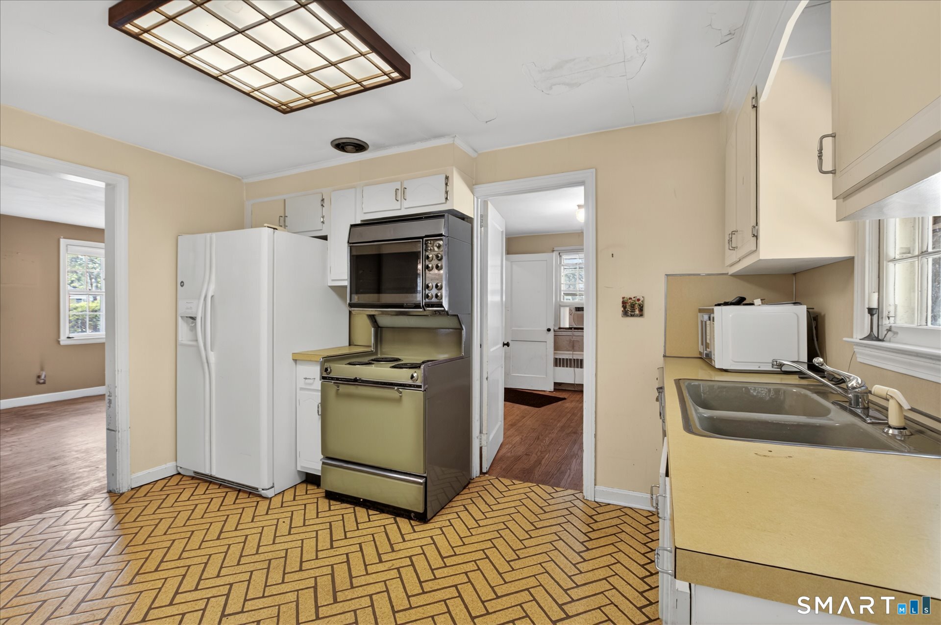 44 Lawrence Avenue Avon CT 06001