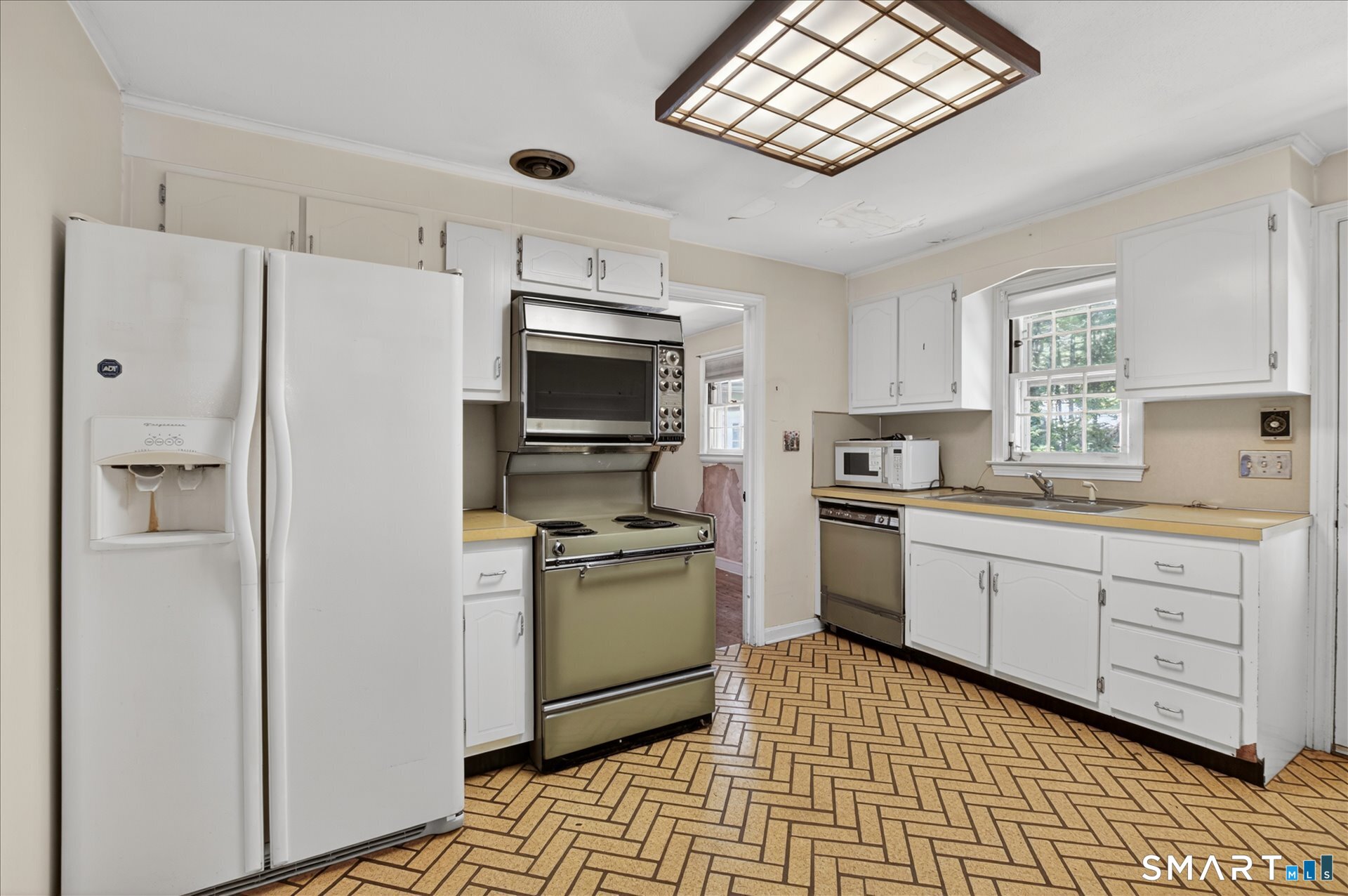 44 Lawrence Avenue Avon CT 06001