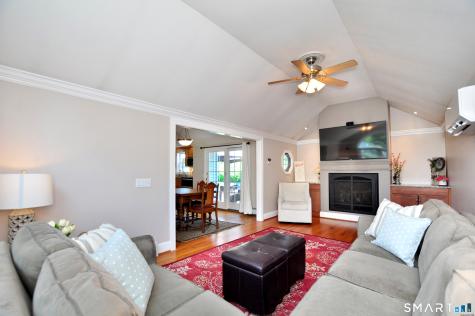 26 Village Road Simsbury CT 06070