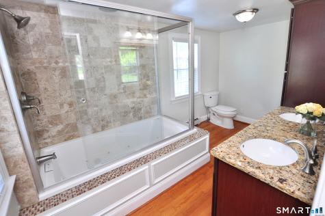 26 Village Road Simsbury CT 06070