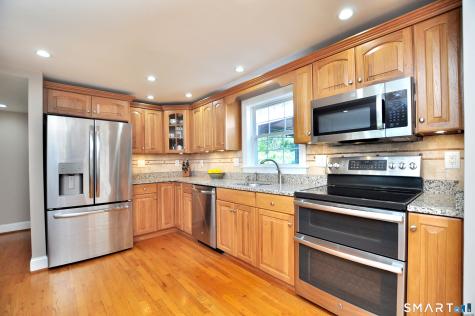 26 Village Road Simsbury CT 06070