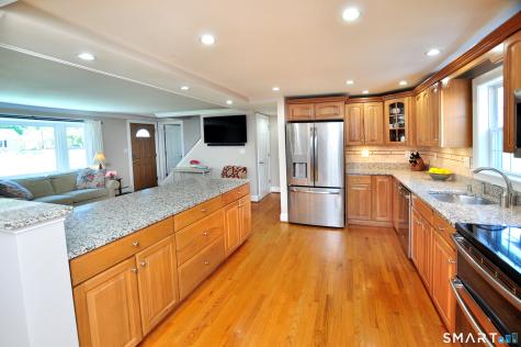 26 Village Road Simsbury CT 06070