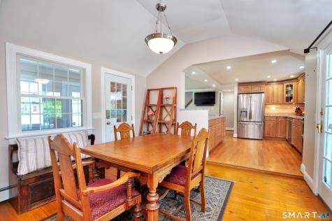 26 Village Road Simsbury CT 06070